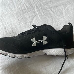 Under Armour Charged Assert 8 Black